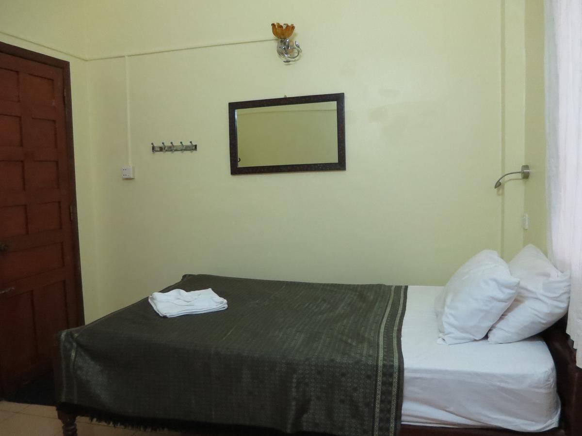 Goldie Guesthouse Phnom Penh Exterior foto