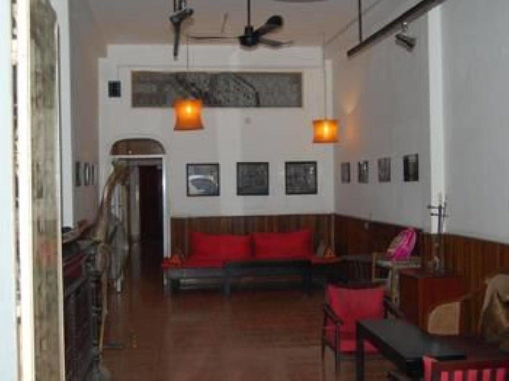Goldie Guesthouse Phnom Penh Exterior foto