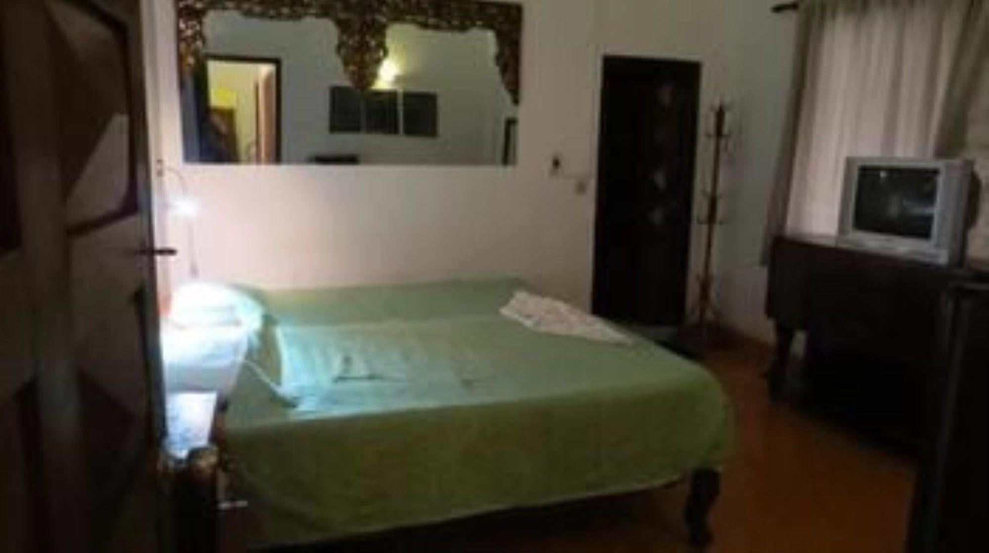 Goldie Guesthouse Phnom Penh Exterior foto